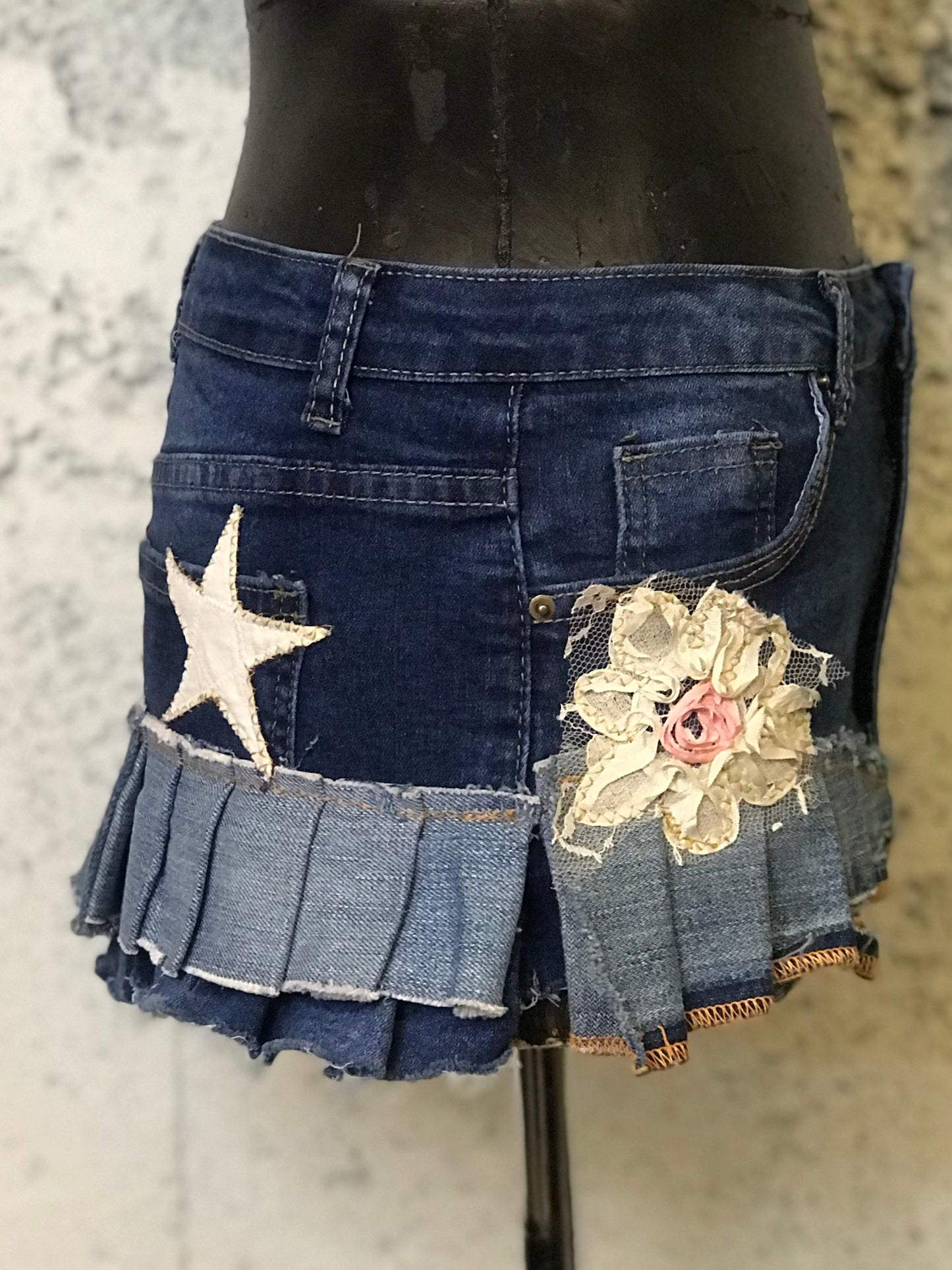 Waisted Mini 06